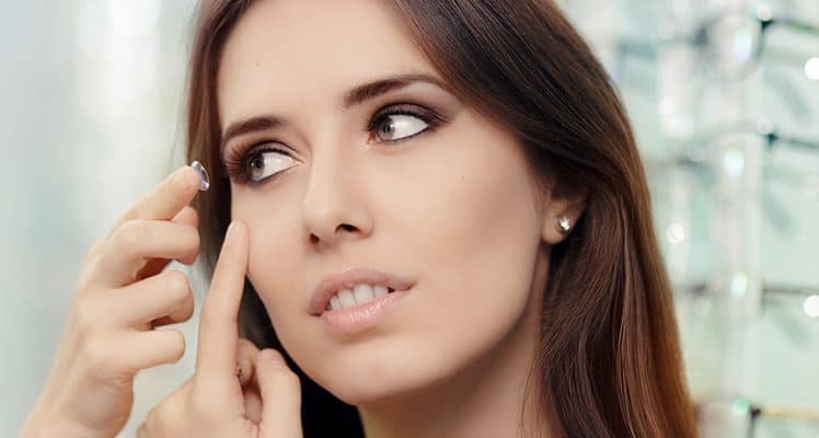 گذاشتن و برداشتن لنز